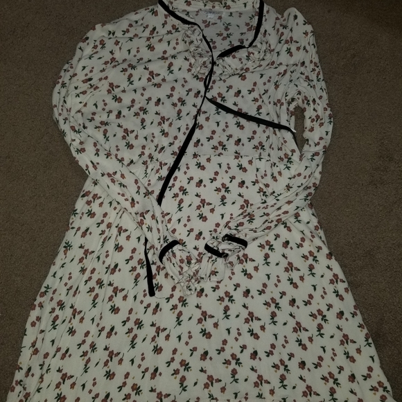 Dress - Picture 2 of 3